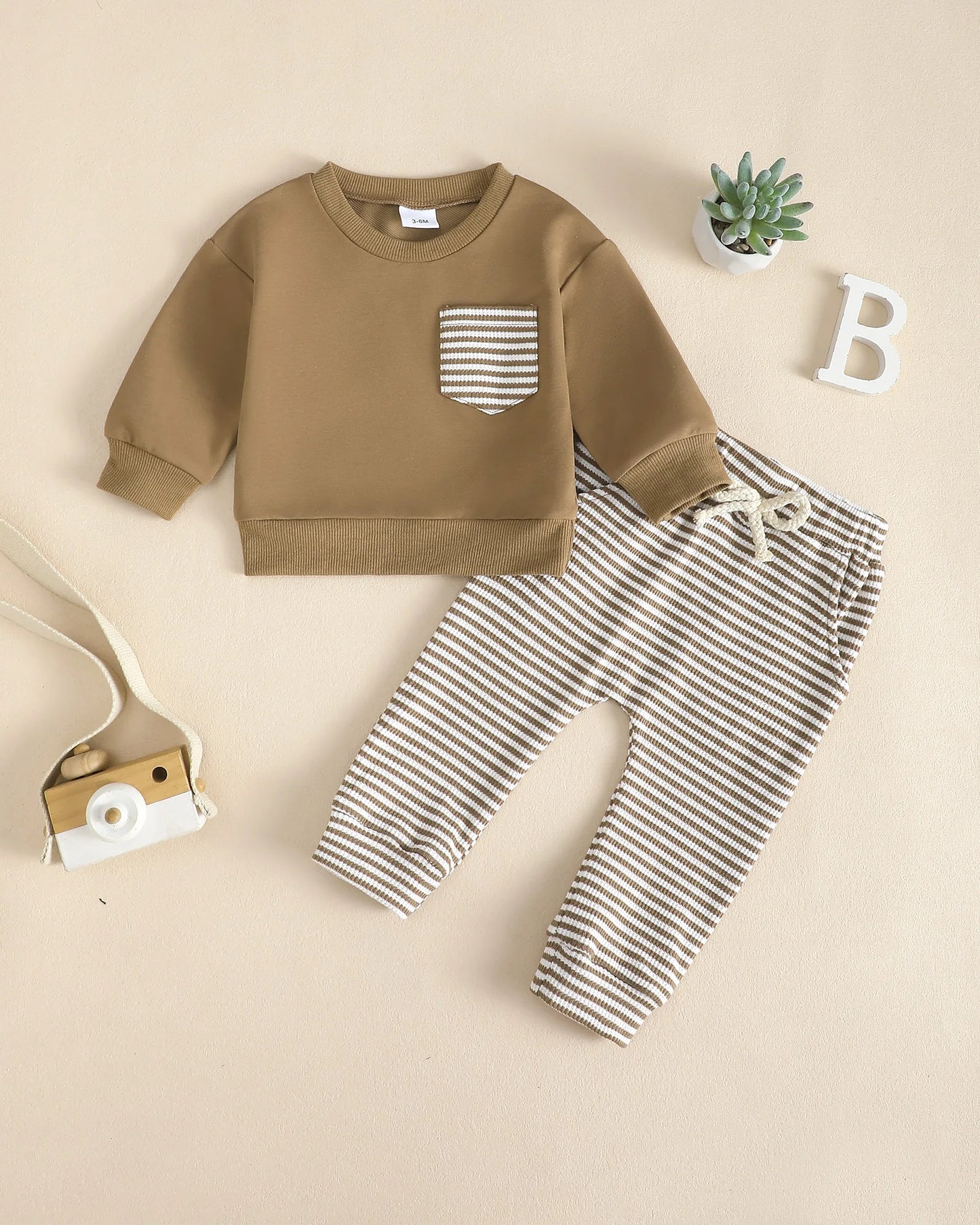 Baby drengesæt med blød hættetrøje og bukser til efterår/vinter