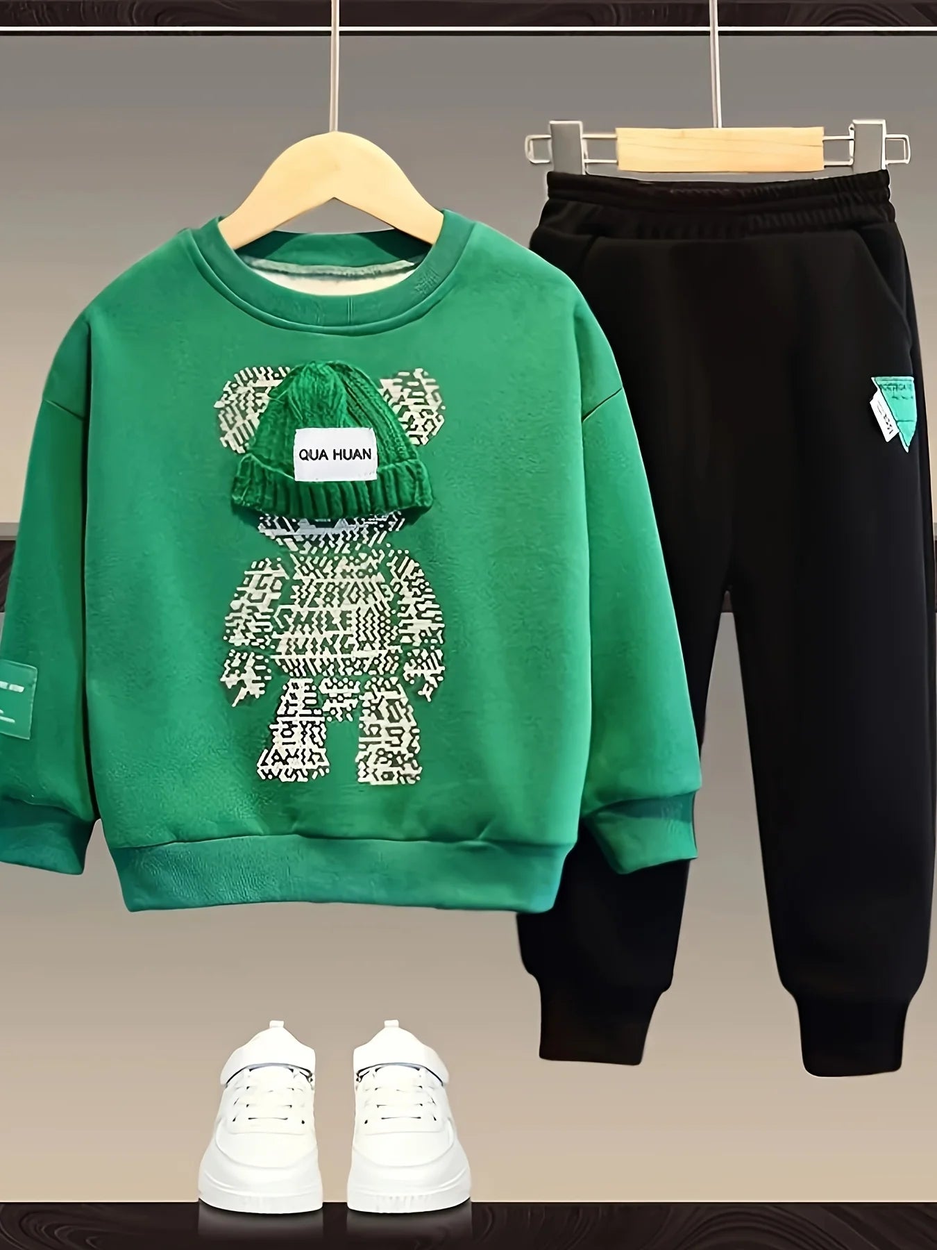 Drengesæt med to dele, sweatshirt og bukser, til efterår og forår