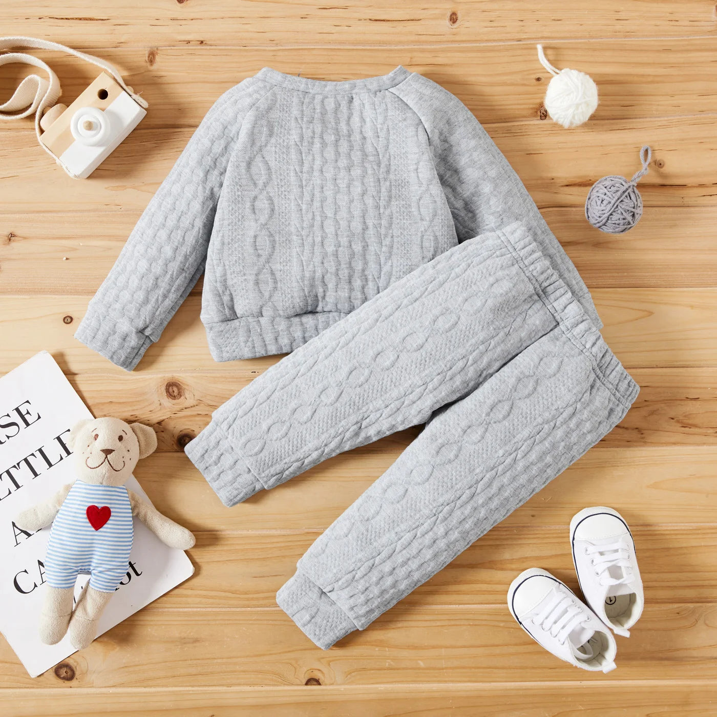 Newborn Unisex 2-Piece Long Sleeve Top and Pants Set