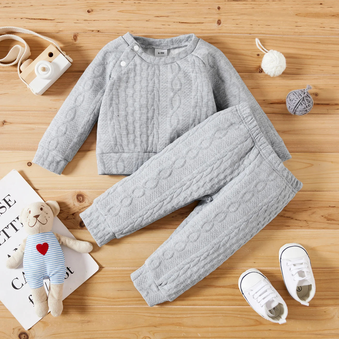 Newborn Unisex 2-Piece Long Sleeve Top and Pants Set