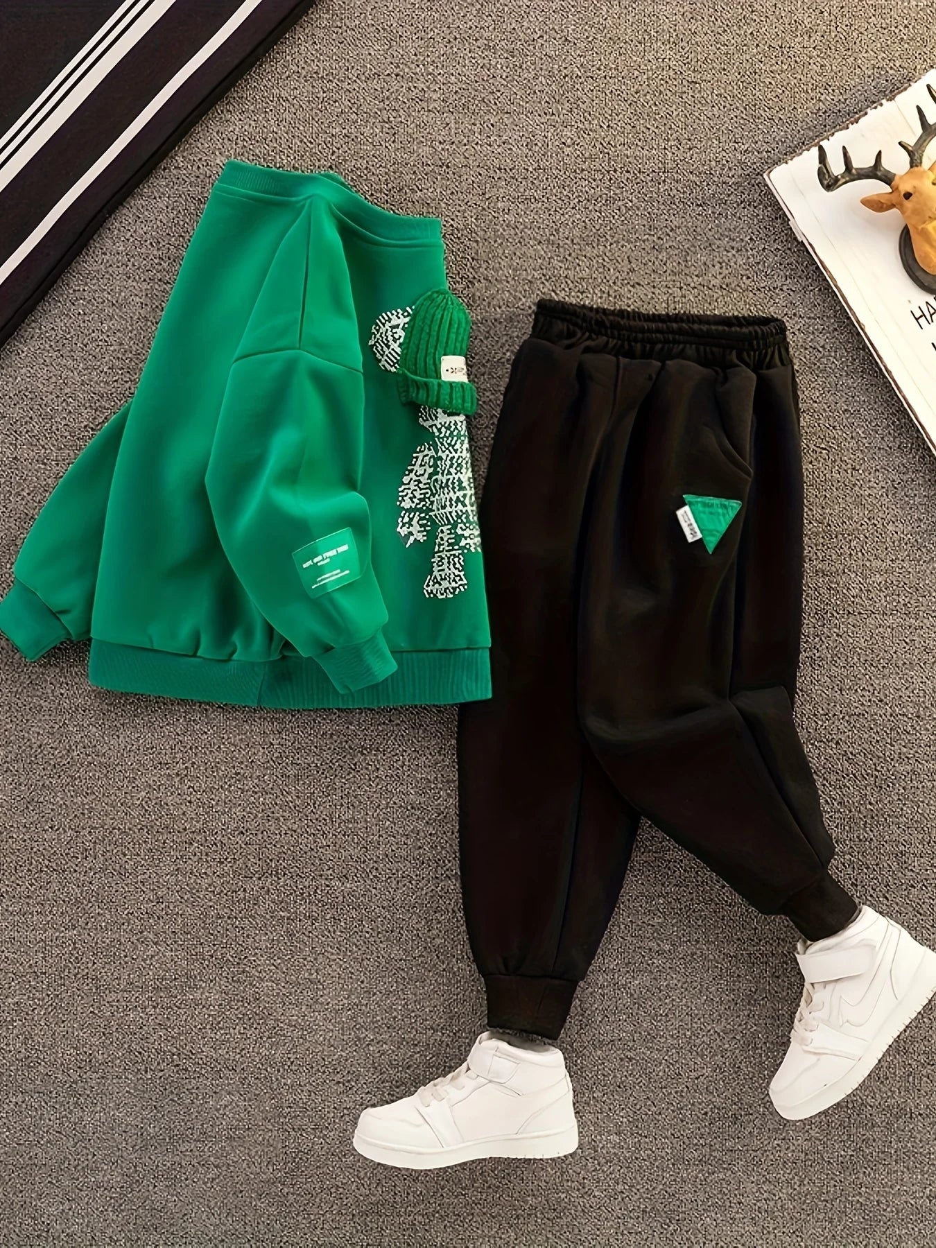 Boys' Two-Piece Sweatshirt and Pants Set for Fall and Spring