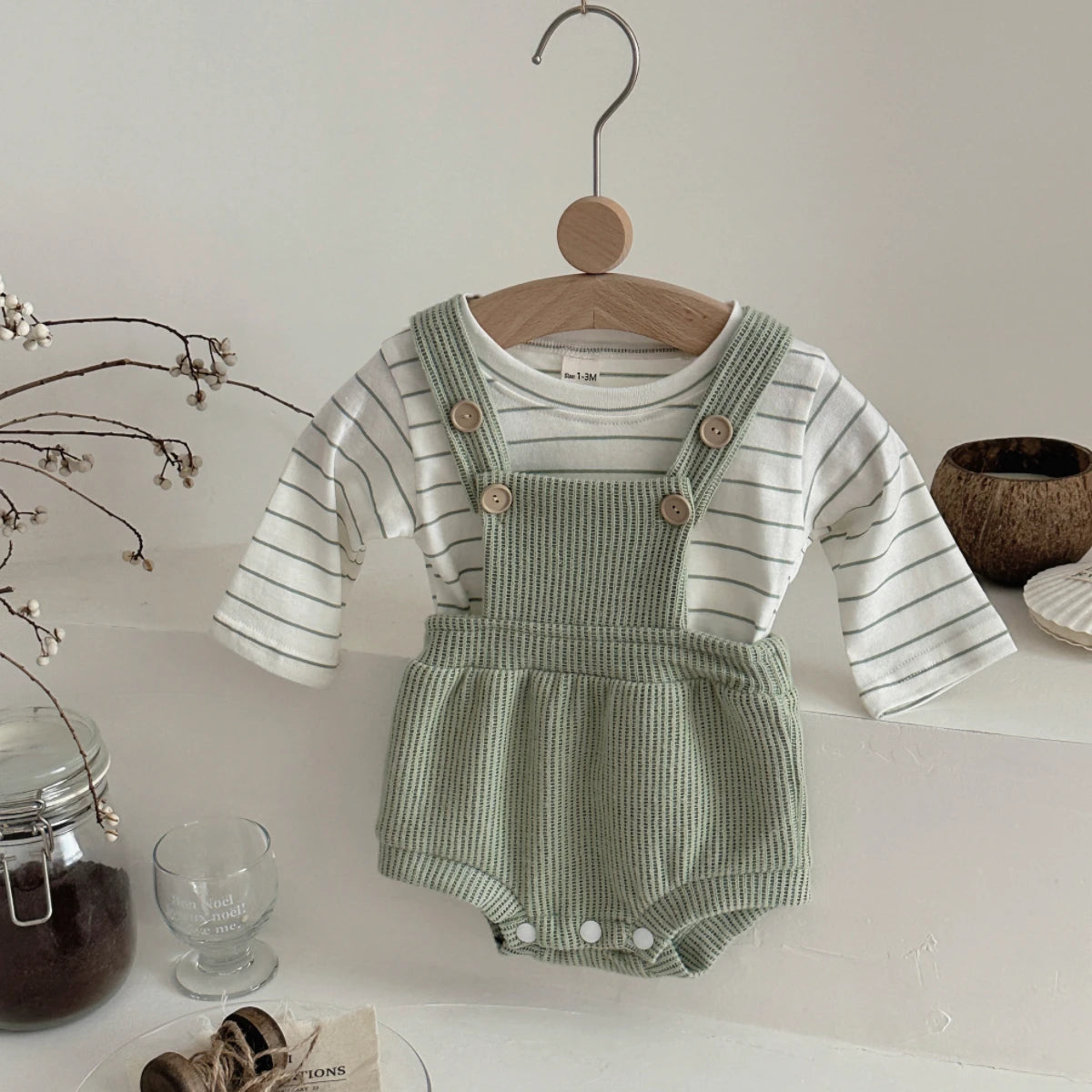 2-Piece Baby Crawling Suit Set in Green and White for 0-18 Months