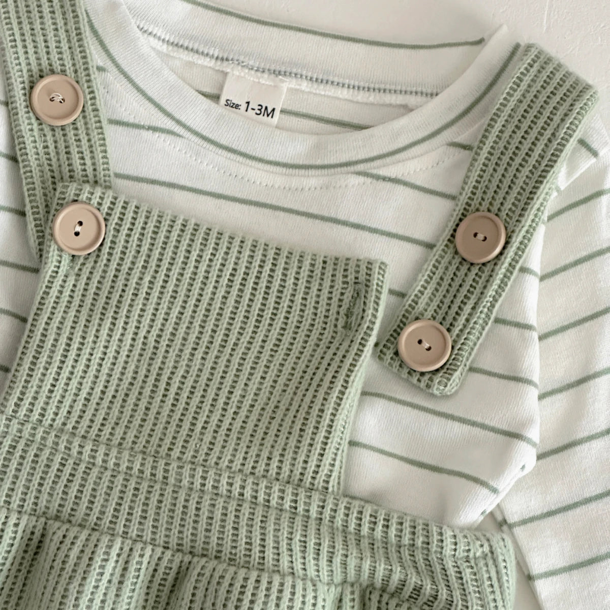 2-Piece Baby Crawling Suit Set in Green and White for 0-18 Months