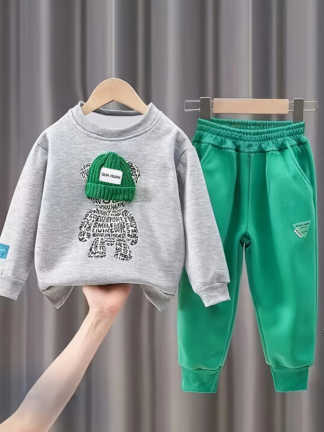 Boys' Two-Piece Sweatshirt and Pants Set for Fall and Spring