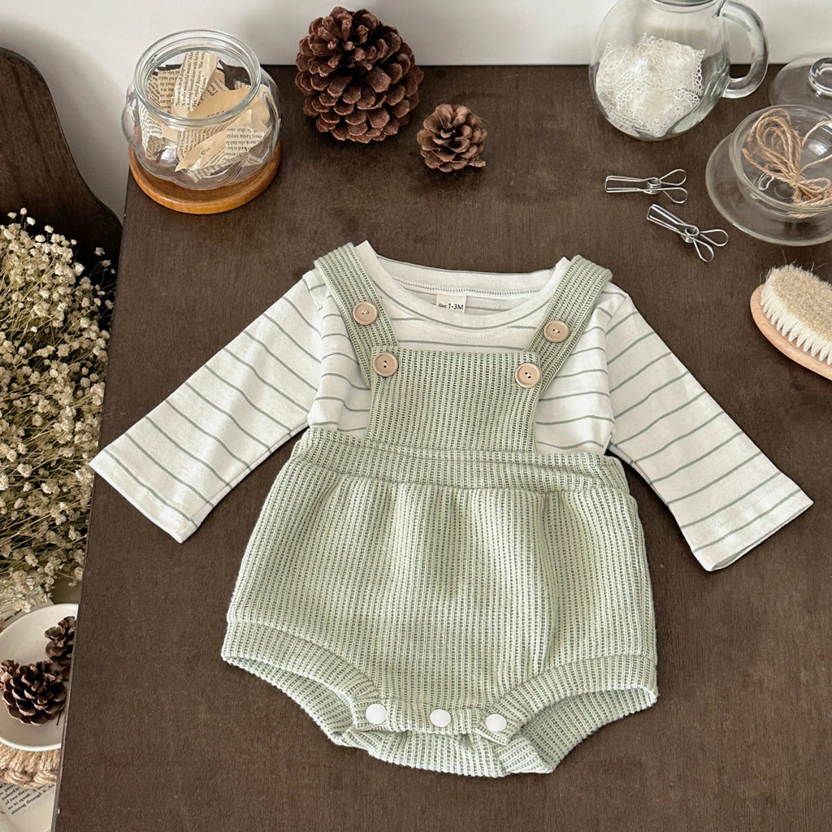 2-Piece Baby Crawling Suit Set in Green and White for 0-18 Months