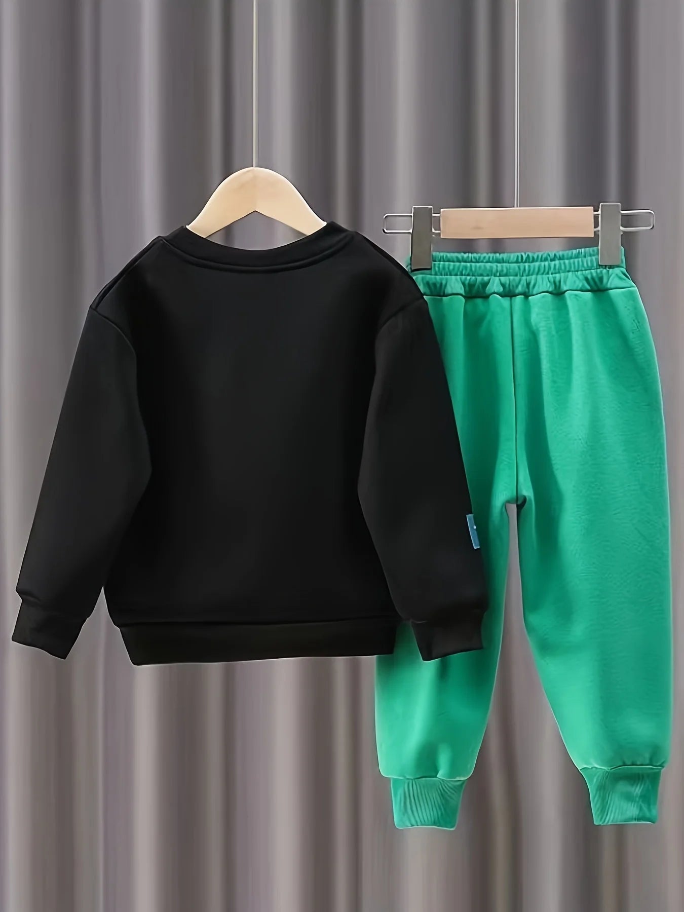 Boys' Two-Piece Sweatshirt and Pants Set for Fall and Spring